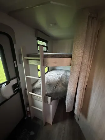 Camping By The Beach - Modern,close to the beach & peaceful country! Bunk beds!