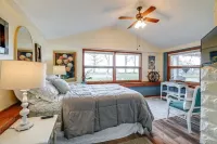 Front Porch & Balcony overlooking Park/Lake Erie! Cedar Point, Fishing & Beach!