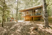 Mountain Cabin with creek and hiking trail! Minutes from Blue Ridge Hotels in Union County