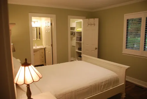 Majestic Pines Condo ~ minutes away from downtown Saugatuck - Hot Tub