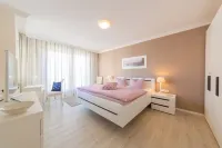 Exclusive apartment with sea view and balcony, WLAN, only 80m to the beach