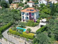 Apartment lux 1 bedroom, independent in villa, swimming pool, view Grasse and sea 格拉斯住宿飯店