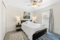 Modern Home 4MIL to Beach • Fenced Yard•Full Kitchen & Grill• Easy 14-Day Cancel