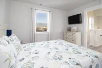 Close to Beach Access~OceanViews~Hot Tub~Pet Friendly! - balcony