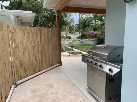 Beautiful Large Sun-drenched Artist Loft Studio Отели рядом с достопримечательностью «сквер Уан»