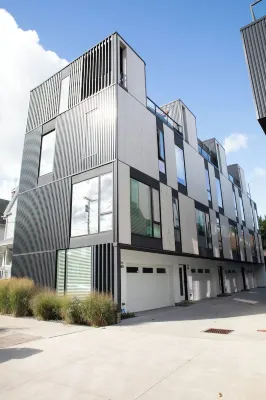 Tremont Black : Rooftop Patio : Location! โรงแรมใกล้มหาวิทยาลัยคลีฟแลนด์สเตต