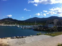 Lovely air conditioned holiday pavilion in a beautiful mature park