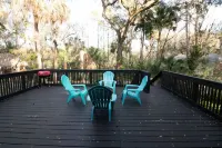 Beautiful & Secluded Brand New Romantic Riverfront Oasis Отели рядом с достопримечательностью «Заказник Трипл Крик»