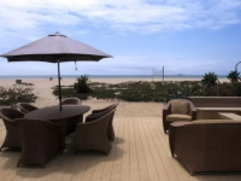 ON THE SAND! Beachfront Huntington Beach 3bd home! Walk out of house on sand!! Hotels in Sunset Beach