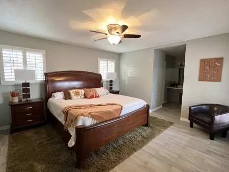 A.L.I. Place is a newly renovated 3 bedroom/2 bathroom home 5 min. from airport.