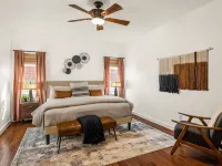 Designer Home in the Heart of Historic Dripping Springs-The Murray House Hotels in Dripping Springs