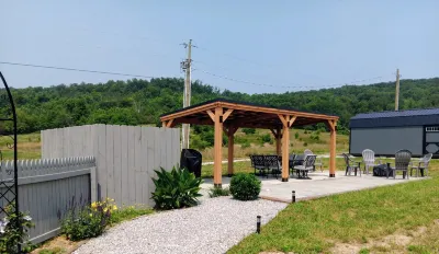 Peaceful rental near Conley Bottom & Burnside