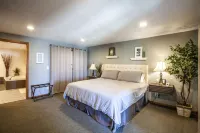Single Level, 2 King suites, on the beach, with 36" wide doors for accessibility