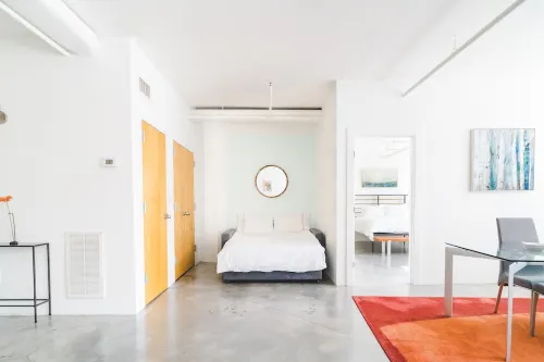 Bright & Spacious Loft Steps to the Freedom Trail