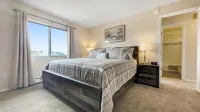 ★Academy Hideaway With View! Sleeps 5 with AC!★