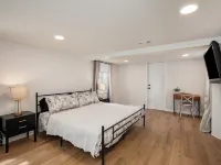 Charming 3BD 2BR Dog Friendly