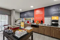 布里奇波特/克拉克斯堡歡朋飯店 - 早餐