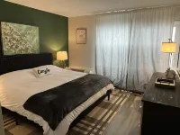 Newly Updated Modern, Spacious, and Cozy Condo- Right on the Lake!