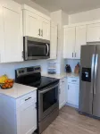 Cute remodeled 2 bedroom with office, long drive way, and 75” TV. Hotel a Tooele