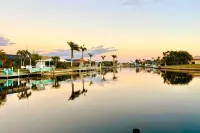 *NEW LISTING*Canal front home/private pool/beautiful views/10,000lb boat lift