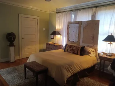 THE LOVE SHACK LARGE MIDTOWN VIBE WITH BIG MONTHLY SAVINGS Hotels near Memphis International Airport