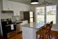 Cottage on Main - 357 Hotels in Forest City