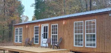 2-Bedroom Tiny Home with full kitchen, laundry, wifi, and beautiful pond views