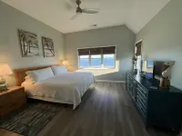 Oceanfront 2 Bd, 2.5 BTH in Surfside!