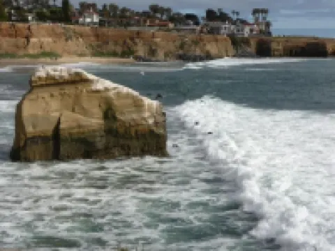 Charming Vacation Flat: 5-Minute Walk to Beach!