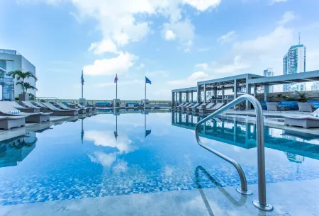 Hilton Panama Отели рядом с достопримечательностью «Metropolitan Cathedral Basilica of Santa Maria the Ancient»