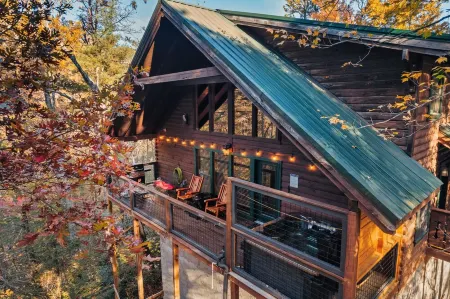 Located Directly Between Gatlinburg & Pigeon Forge -EV Chrgr🚙🪫🔌-Amazing Reviews🏅