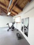 Designer retreat home near Stanford! Luxury, Gym, Peloton, office,Backyard,BBQ