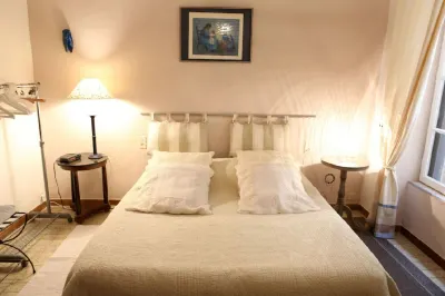 Bright, comfortable apartment in old house