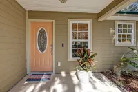 Cozy home in private setting centrally located on Amelia Island