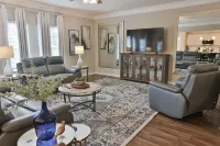 Lincoln Luxury~ Spacious 5BR w/2 Kings & Boat Parking!