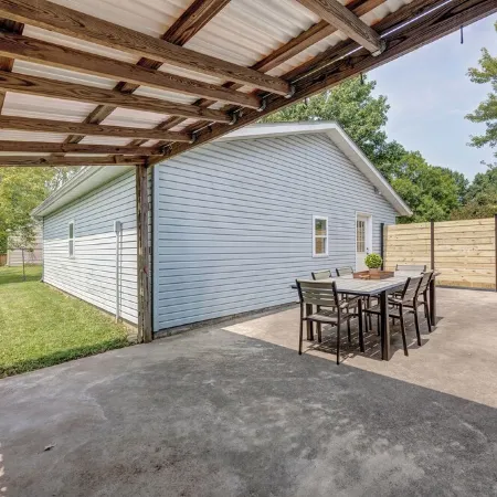 Spacious 3Bd Home~10Min IU Baseball~2 K Beds~Huge Kitchen~Fire Pit+Ping Pong
