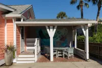 1 Block to THE MOTHER SEA.  Super easy and quick walk.