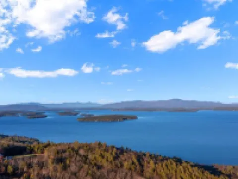 Lake Winni and Gunstock Ski Views Hotels in Gilford