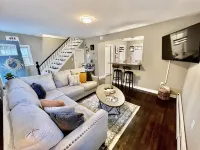 Newly Renovated Saratoga Home - Walkable to town!