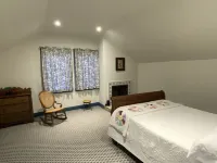 Restored farmhouse on National Historic Register property - The BEST of Texas!