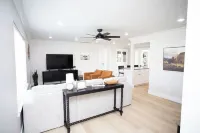 Dayton Diamond- Sleeps 10, Peaceful setting, Game room, Chef's kitchen!
