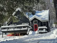 Nestled in the Woods of Chimney Hill--Very Close to Wilmington VT/Mt Snow 威爾明頓酒店