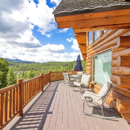 Mountain Getaway w/additional Bunkhouse Apartment!