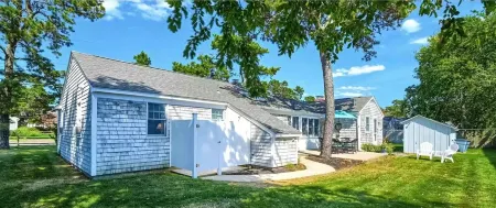 Quiet, Clean West Dennis Home - Walk to Beach Отели в г. Деннис