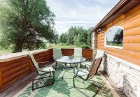Country Living Custom Built Log Home with Hot Tub and Sauna