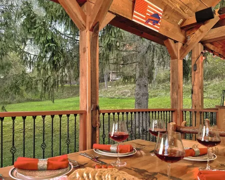 Luxurious Ellicottville Chalet with view of slopes & min to town! Pet Friendly! Отели рядом с достопримечательностью «Холидей Вэлли Резорт»