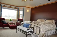 Relaxing Sierra Sunrise Family Getaway w/ EV Level 2 Charger - 4 bdrm 3 1/2 bath