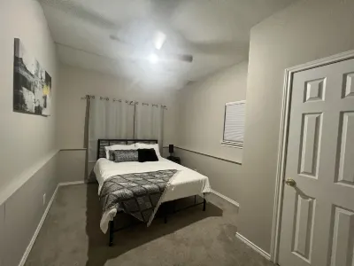 Cozy 3BR Home, Huge Yard, 65" TV Hotels near Kroger