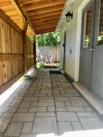 Private guest house-minutes away from Portland, Nike and many more! Отели рядом с достопримечательностью «ZoomCare»