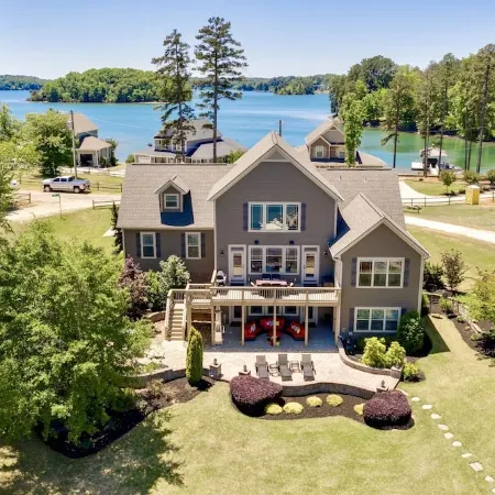 New to Vrbo! Big Water Views, Private Dock, Pool Table, 15 Min Clemson!